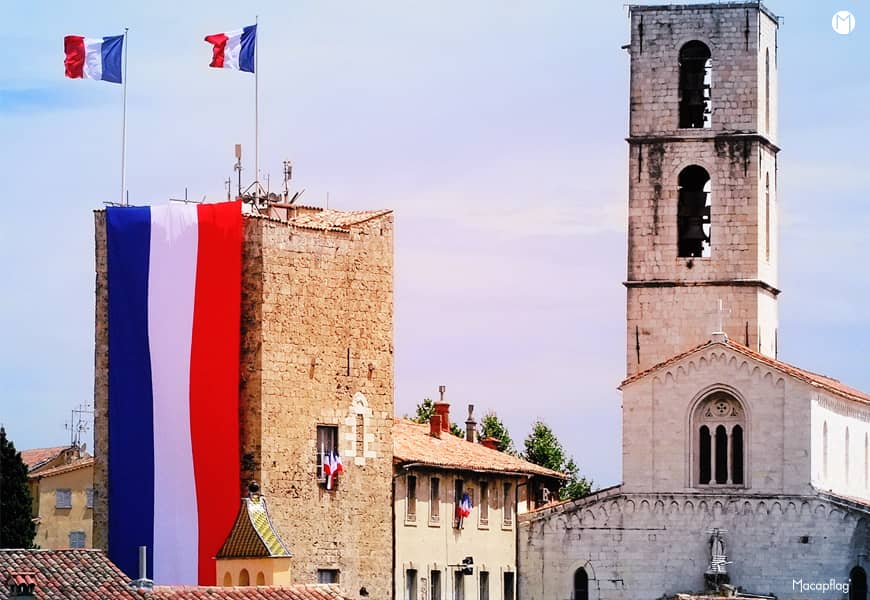 Tous les univers du drapeau France : pavoisement, animation et décoration