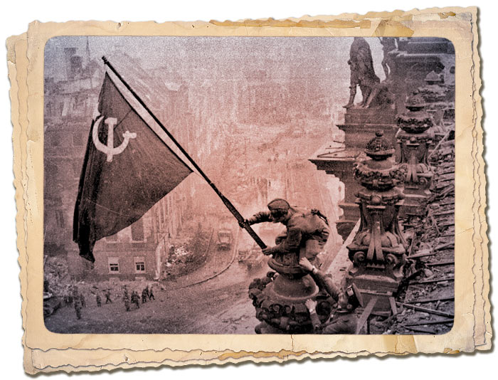 Drapeau soviétique qui flotte sur le Reichstag en 1945