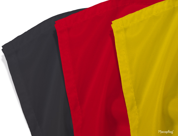 Drapeau officiel des pays noir rouge et jaune or