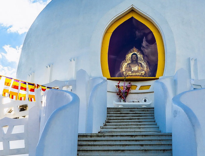 usages drapeau bouddhiste dans les temples